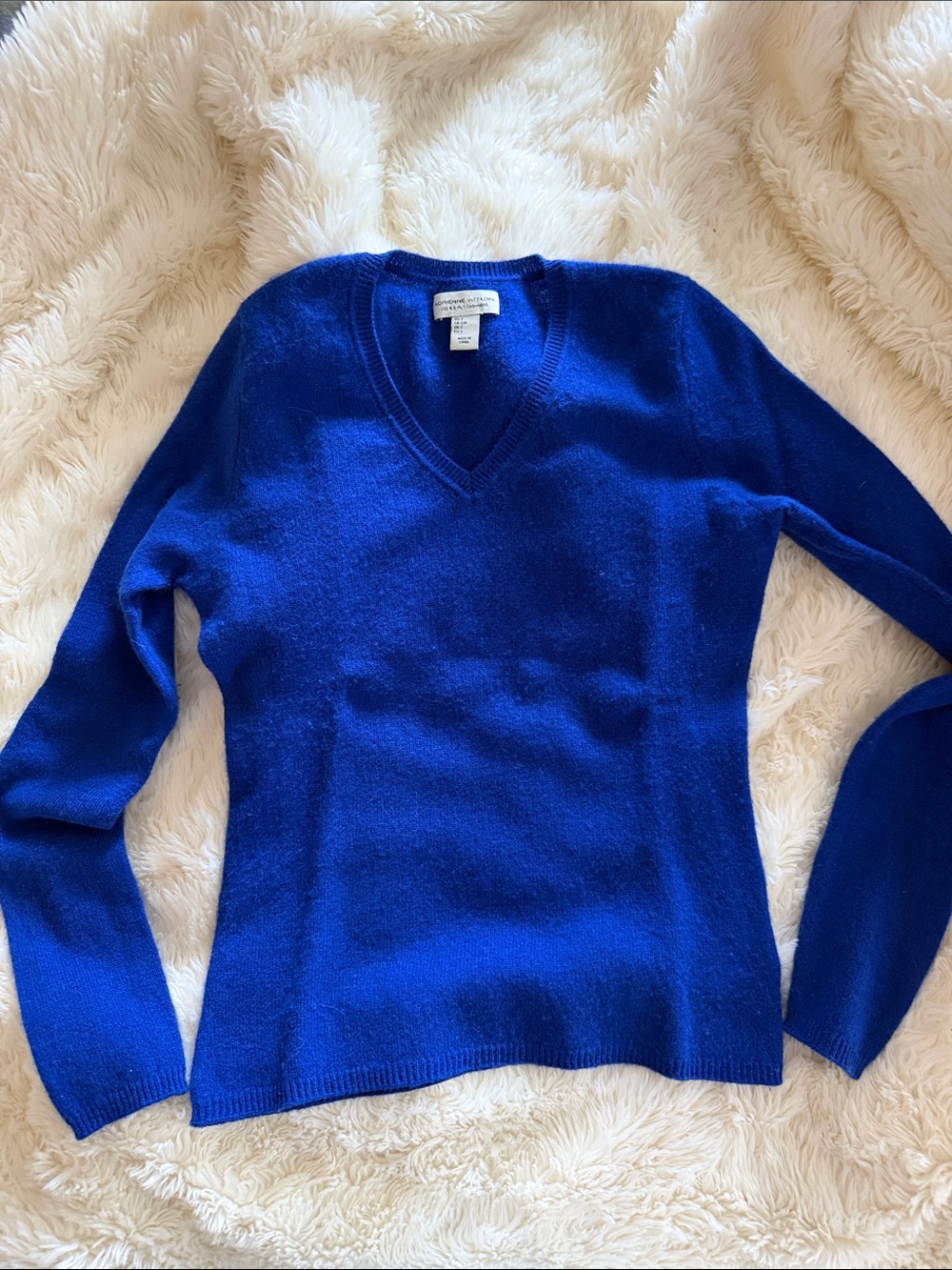 Adrienne Vittadini V-Neck Cashmere Sweater in Royal Blue
